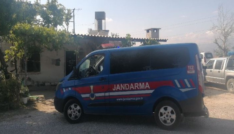 Kümesin önünde gördü tüfekle kendini vurdu