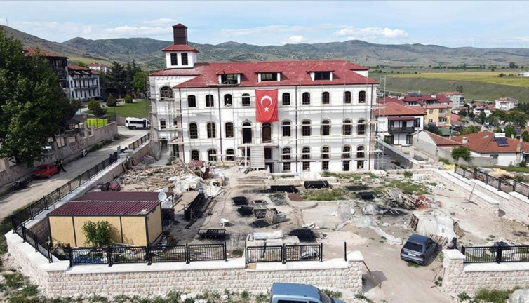 159 yıllık mektep kütüphane oluyor