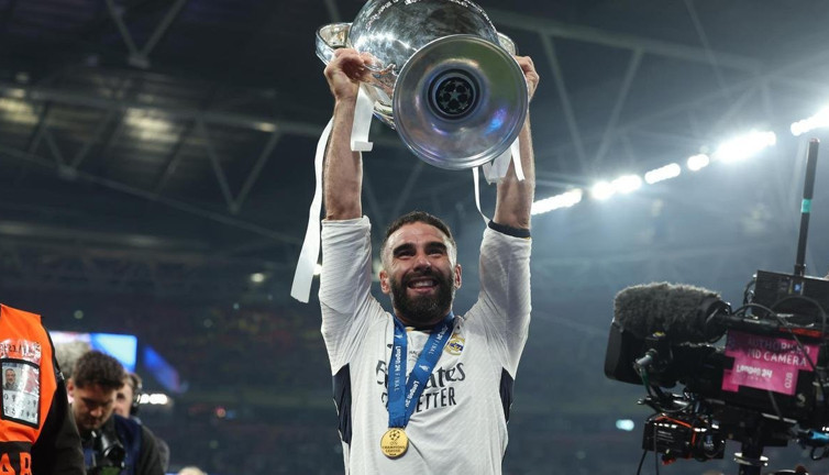 Real Madrid'in yıldızı Dani Carvajal'ın babasının mesleği şaşırttı. Kupayı ona götürdü