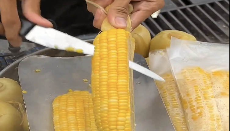 Siz haşlanmış mısırı hala ısırarak mı yiyorsunuz?