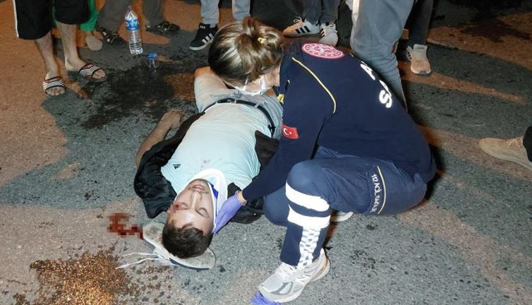 Samsun'da motosiklet ile otomobil çarpıştı: 1'i ağır 2 yaralı