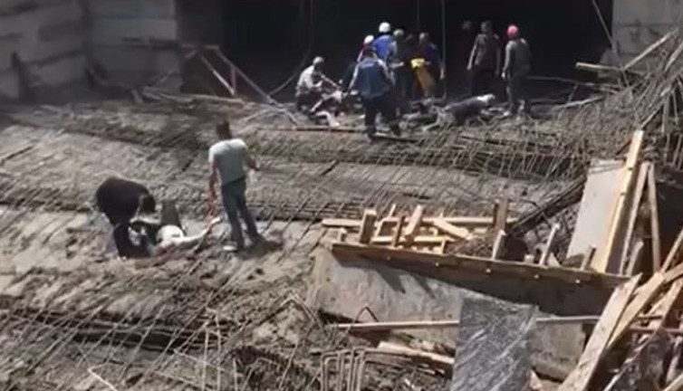 Okulun tabanı çöktü. Çok sayıda inşaat işçisi ağır yaralı