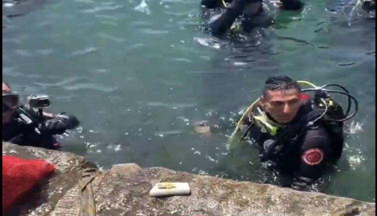 Ortaköy'de deniz temizliği yapan dalgıçlar büyü muskası buldu