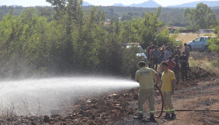 Çanakkale’de tarım arazisinde yangın