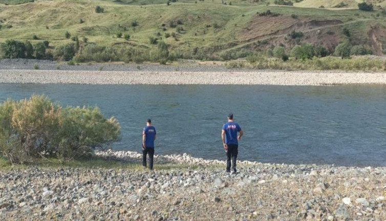 Nehri'nde kaybolan çocuğu arama çalışmaları sürüyor