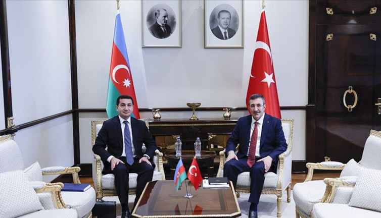 Yılmaz Azerbaycanlı mevkidaşı Hacıyev ile görüştü