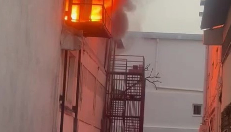 Mobilya imalathanesine yangın. İş yeri kullanılamaz hale geldi