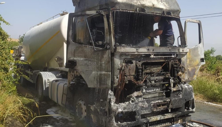 Tankerde yangın çıktı. Araç demir yığını oldu