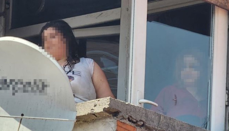 13 yaşındaki kız annesini rehin aldı. Nefes kesen baskın