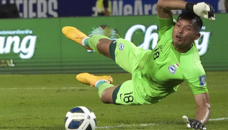 Çinliler Singapurlu kaleciye para gönderdi