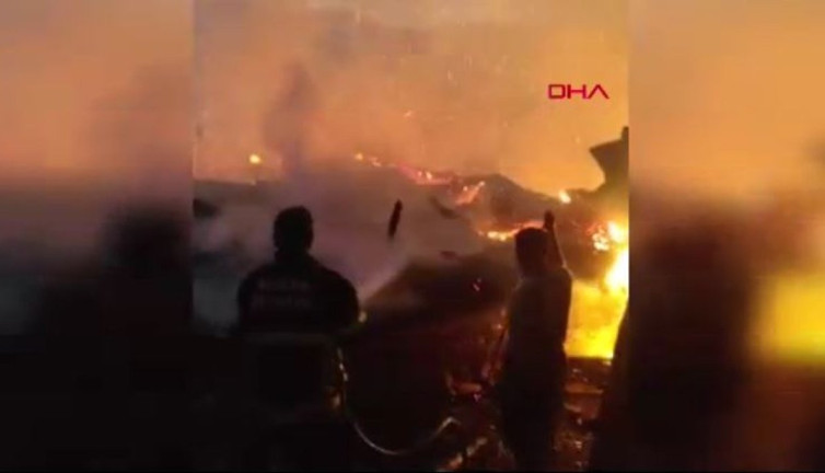 Ev cayır cayır yandı. Ahırdaki 2 büyükbaş 1 köpek telef oldu