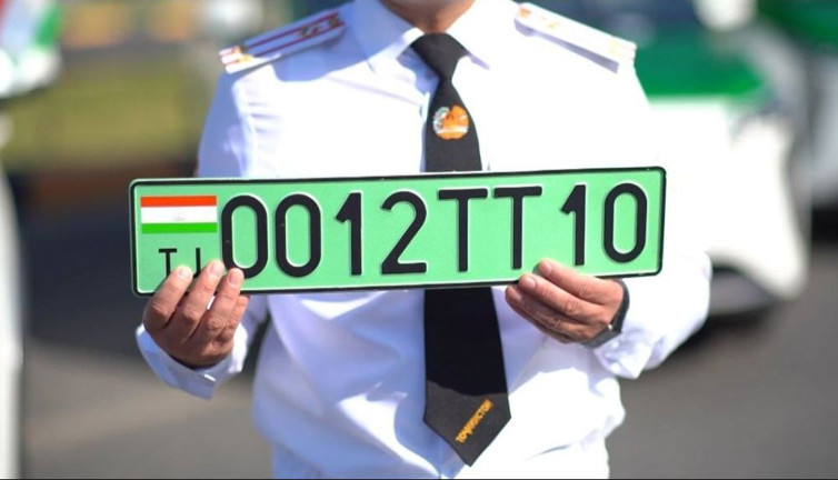 Tacikistan yeşil plakaya geçti