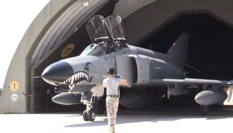 Genelkurmay Başkanı Metin Gürak Phantom'la göklere çıktı