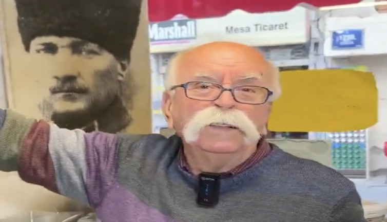 İzmirli Arif Amca'dan çocuklara bedava dondurma