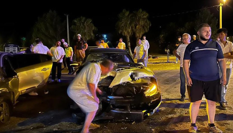 Otomobiller kafa kafaya girdi: 3 yaralı