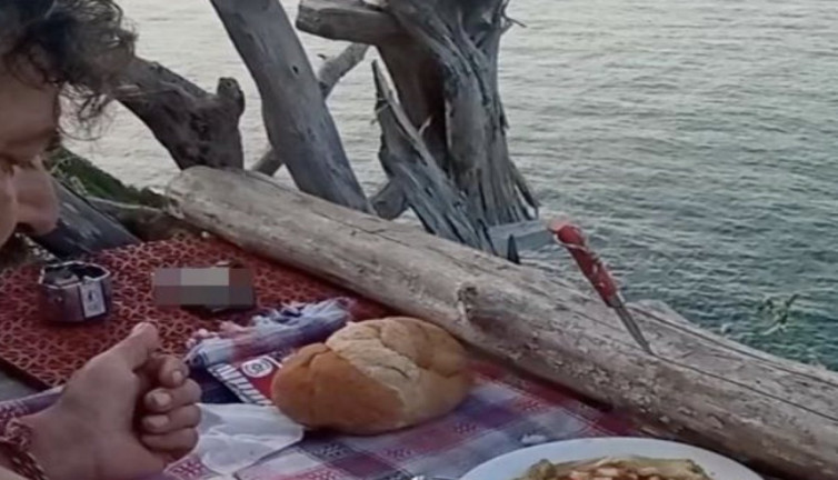 Deniz manzaralı mağarasıyla gündem oldu