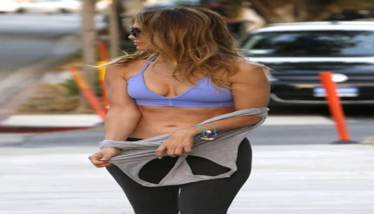 Jennifer Lopez sokakta soyundu