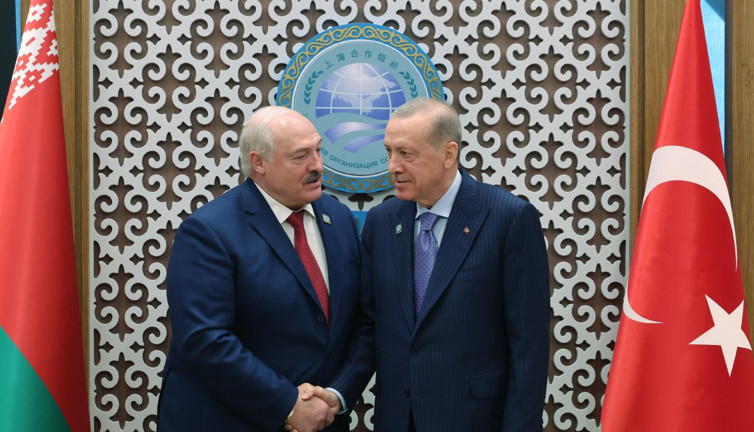 Erdoğan Lukaşenko ile bir araya geldi
