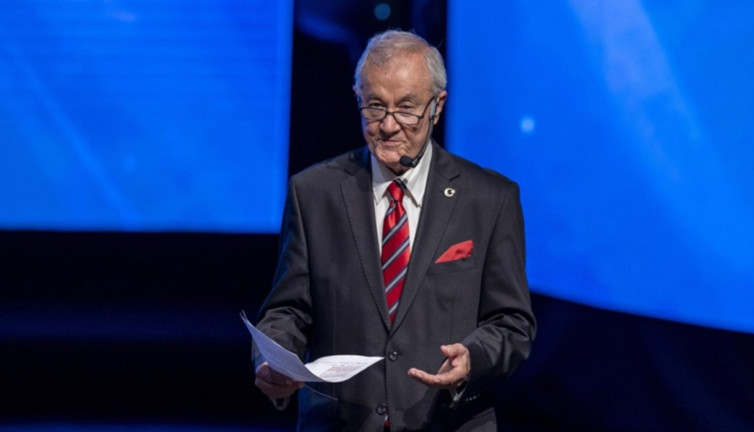 Orhan Ayhan Guinnes Rekorlar Kitabı'na girdi. Orhan Ayhan kimdir?