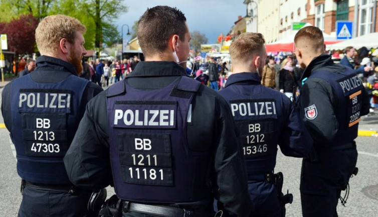 Alman polisinden Türklere tehdit gibi uyarı