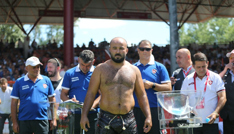 Kırkpınar'da büyük sürpriz. Dev güreşçiden erken veda