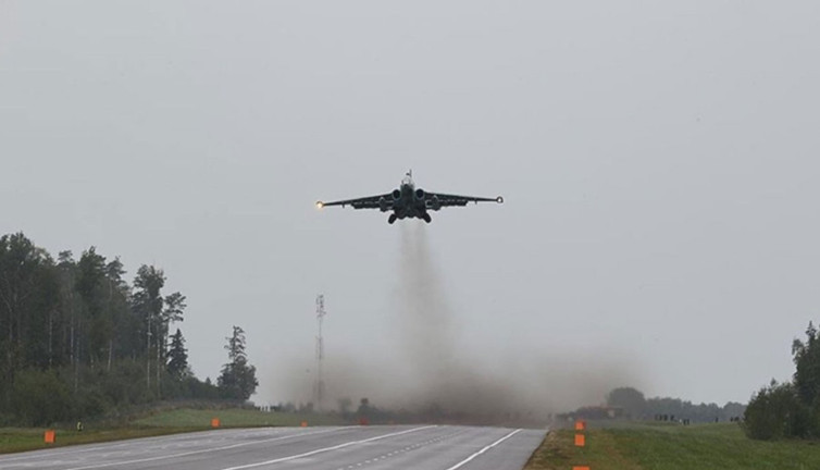 Ukrayna: Rusya'nın Su-25 tipi savaş uçağını vurduk