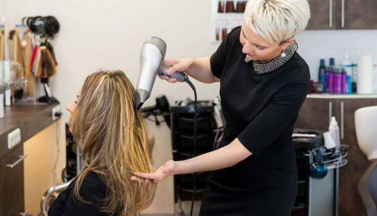 Kuaförlerdeki büyük tehlike saçsız kalabilirsiniz. Vaka sayısı patladı. Ölüme kadar götürüyor