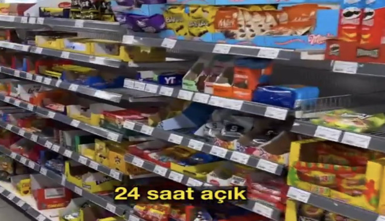 Banka kartıyla girilen bu markette çalışan kimse yok