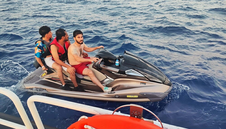 Bodrum'da Jet ski ile kaçmaya çalışan sığınmacılar yakalandı
