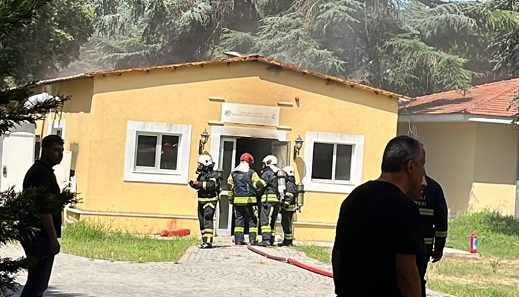 Gebze Teknik Üniversitesi'nde laboratuvarda yangın