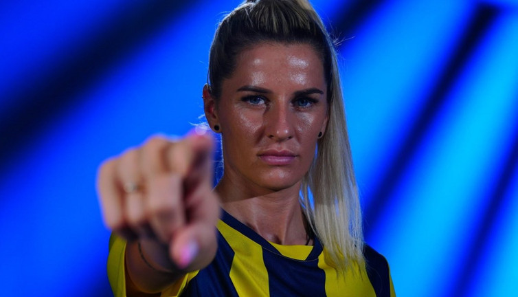 Fenerbahçe yeni transferlerini resmen açıkladı