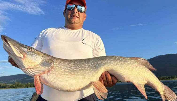 10 kiloluk turna balığı yakaladı
