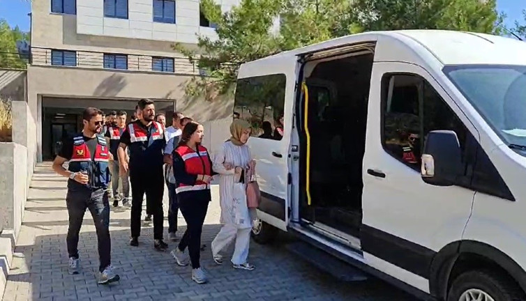 ABD bayraklı tekneyle yakalanan 6 FETÖ üyesi tutuklandı