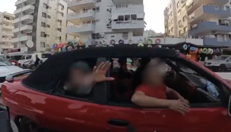 Trafikte sıkıştırılan motorcu saldırı anlarını sosyal medyada paylaştı