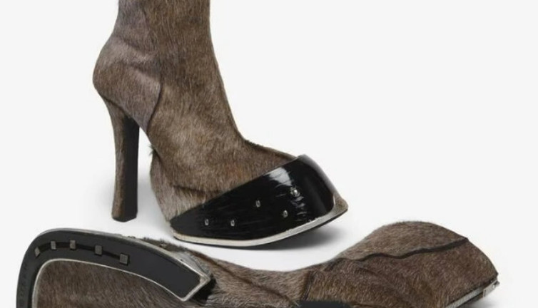 At toynağı şeklinde ayakkabı yaptılar. Fiyatı tam 3 bin dolar