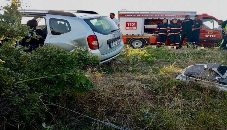 Otomobil ile kamyonet birbirine girdi: 4 yaralı