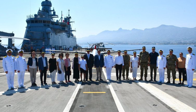 KKTC Cumhurbaşkanı Tatar TCG ANADOLU gemisini ziyaret etti
