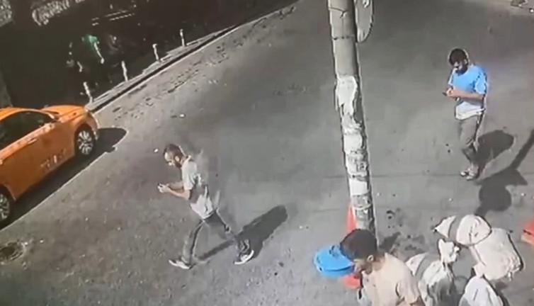 Laf atma tartışmasında kan aktı. Arkadaşlarıyla iş yerini basıp kurşun yağmuruna tuttu