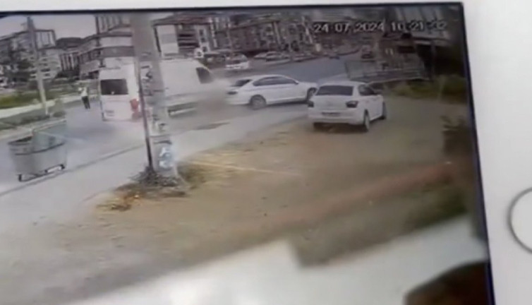 Düzce’de ehliyetsiz İngiliz vatandaşı cenaze aracıyla kaza yaptı