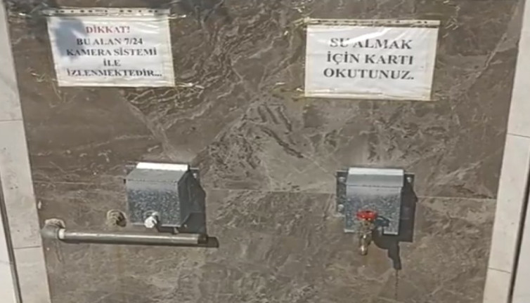 İnegöl’de kartla çalışan yol kenarındaki çeşme tepki çekti