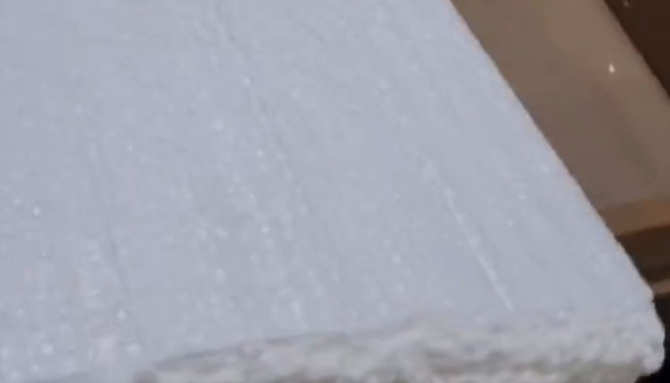 Çelik kapı diye aldı köpük çıktı