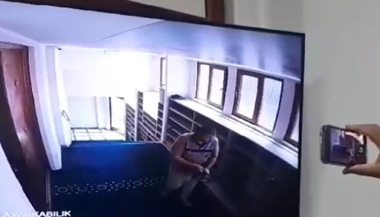 Camide ayakkabı hırsızlığı