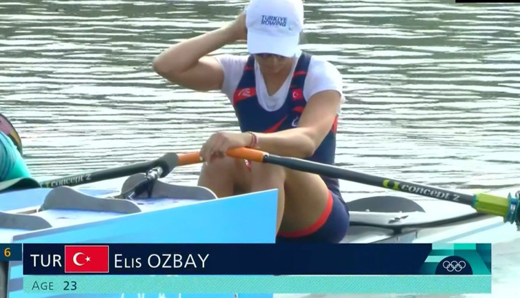 Esra madalyayı kaçırdı