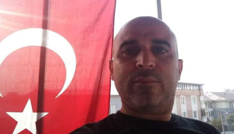 Belediye başkan yardımcısı halı sahada kalp krizi geçirdi