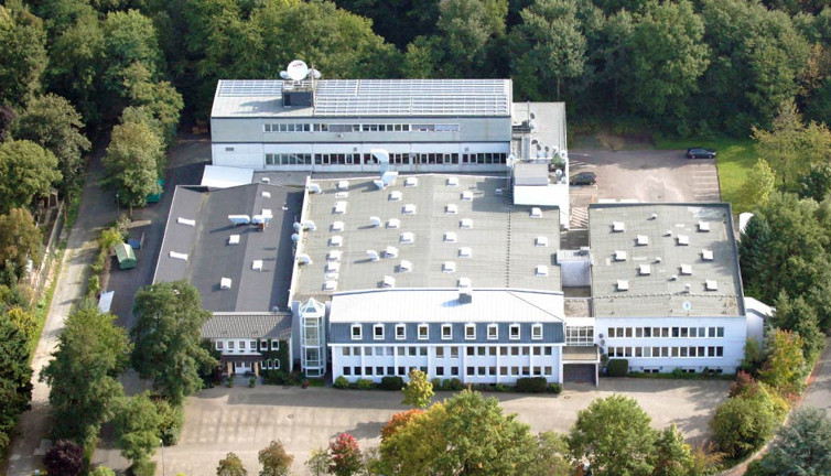 Genel müdür büyükbabasının kurduğu şirketi iflas ettirdi. 77 yıllık elektronik deviydi