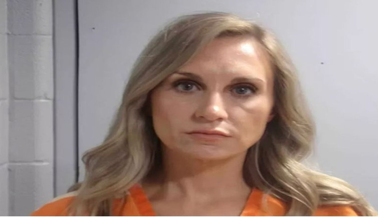 Kadın belediye başkanı çocukla ilişkiye girdi