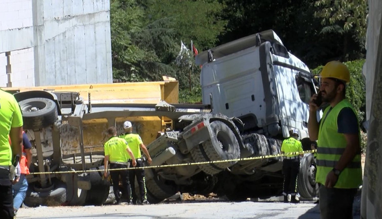Devrilen kamyon inşaat işçisini öldürdü