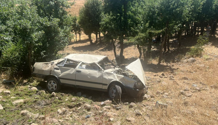 Bingöl’de otomobil şarampole devrildi: 5 yaralı
