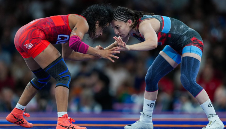 Milli güreşçilerden erken veda