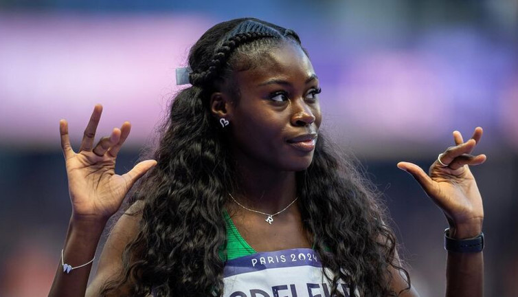 Adeleke'den tarihi başarı